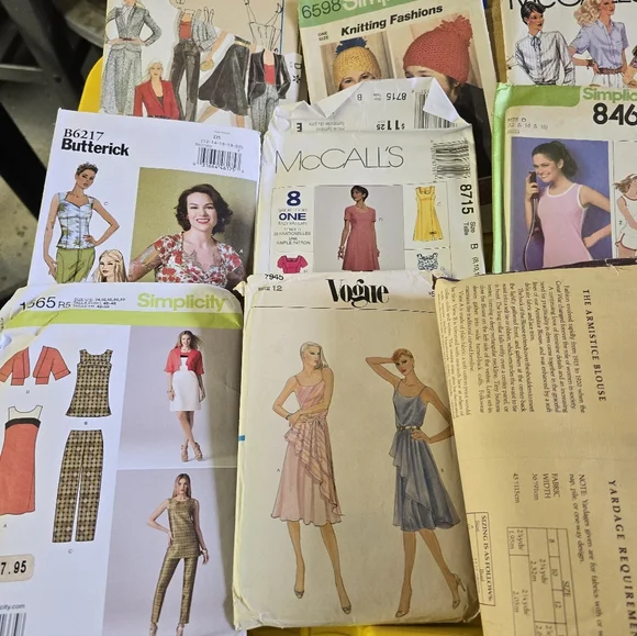 Large Lot Of 22 Vintage Sewing Patterns Mccalls,simplicity - Picture 2 of 5
